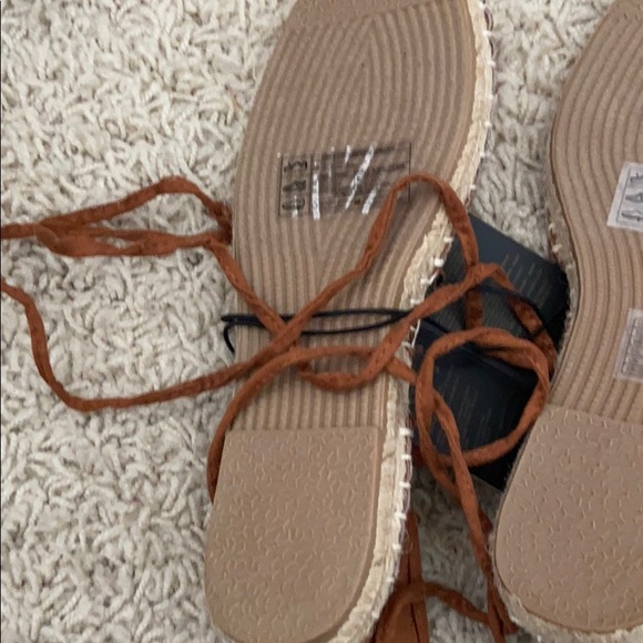 Tan espadrilles - Picture 3 of 4
